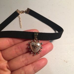 🐝 Pearl bee choker